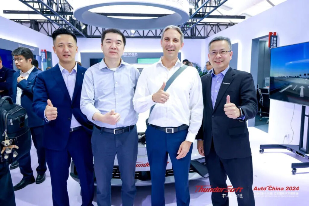 共话跨域融合新趋势 北京车展j9九游会官方网站展台门庭若市,大咖云集插图11 共话跨域融合新趋势 北京车展j9九游会官方网站展台门庭若市,大咖云集插图11