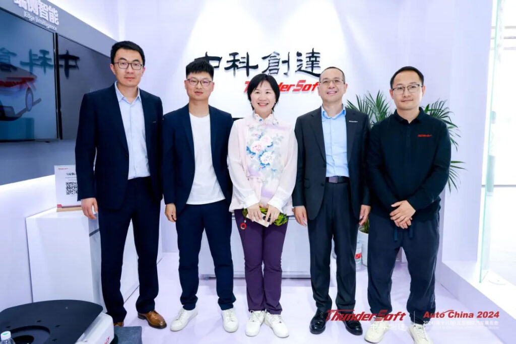 共话跨域融合新趋势 北京车展j9九游会官方网站展台门庭若市,大咖云集插图22 共话跨域融合新趋势 北京车展j9九游会官方网站展台门庭若市,大咖云集插图22